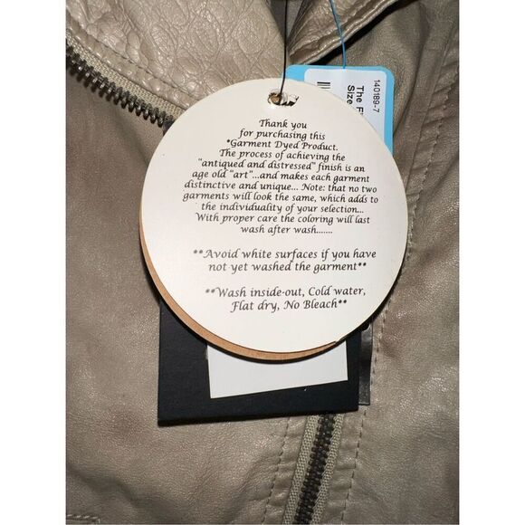 The Fillmore Vegan Leather Biker Motorcycle Jacket Size XS NWT Stunning - Picture 2 of 8